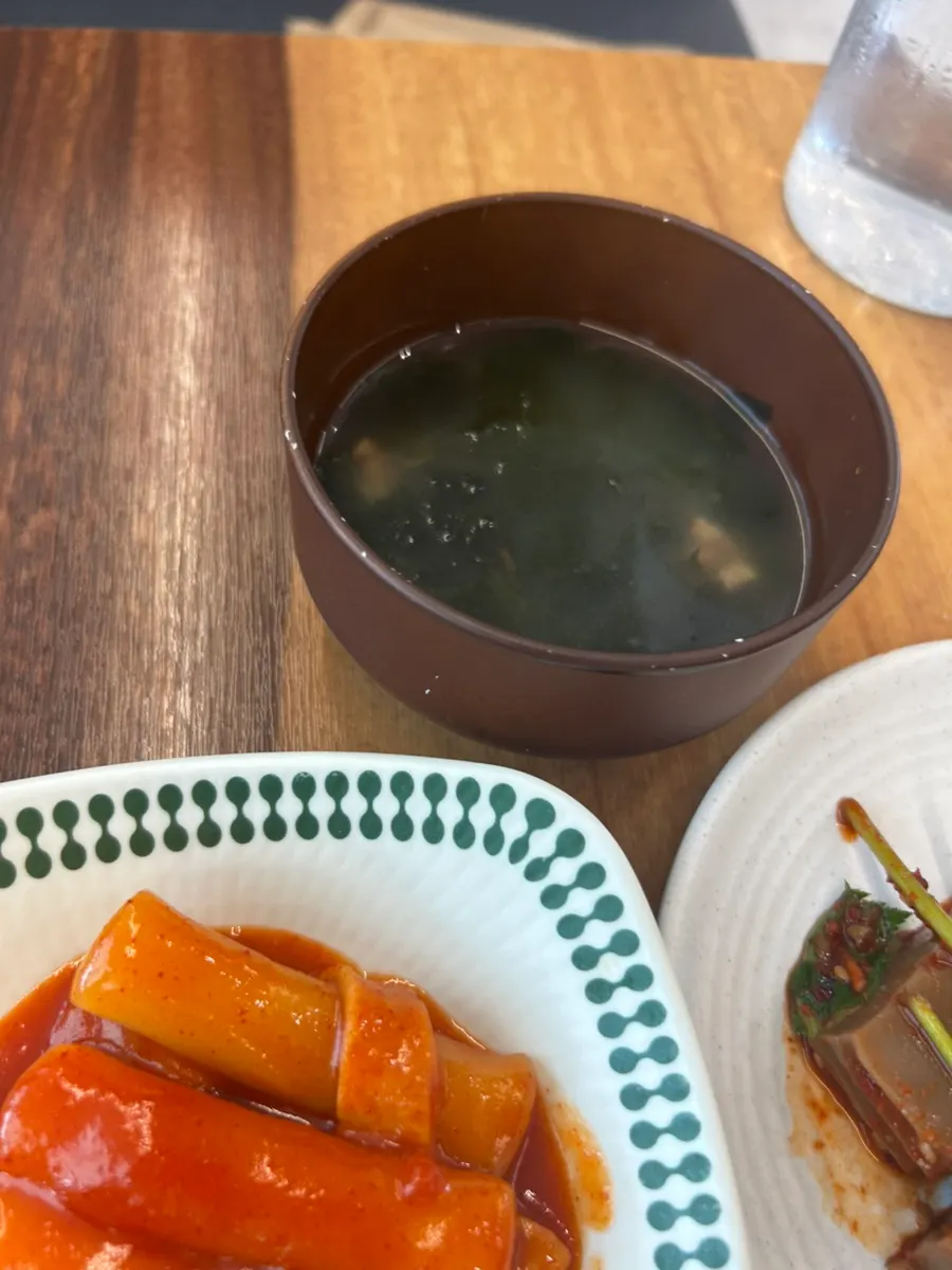 Hot-pot rice served with the set meal