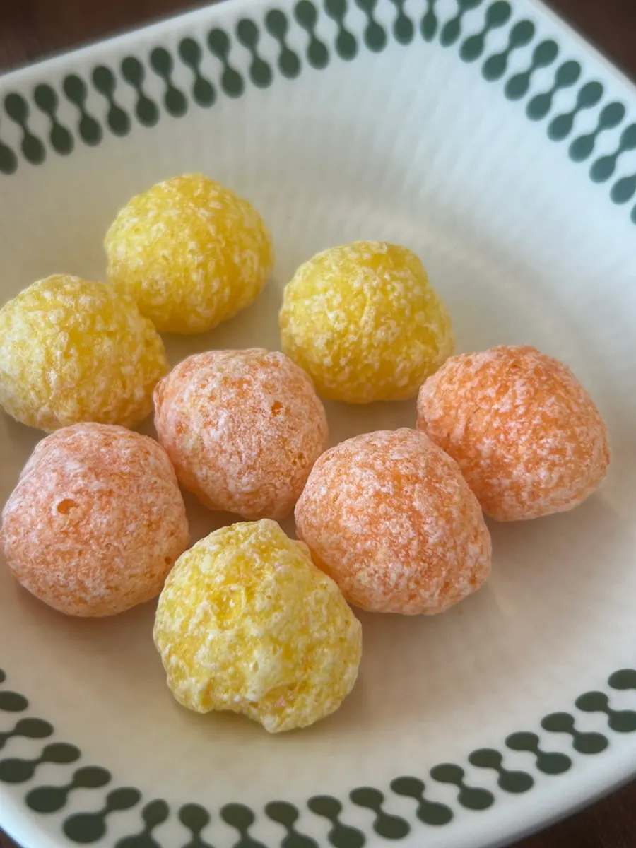 Round crackers eaten as dessert after the meal