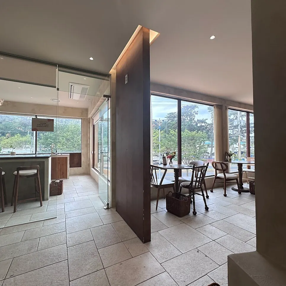 Space to enjoy both a meal and café time