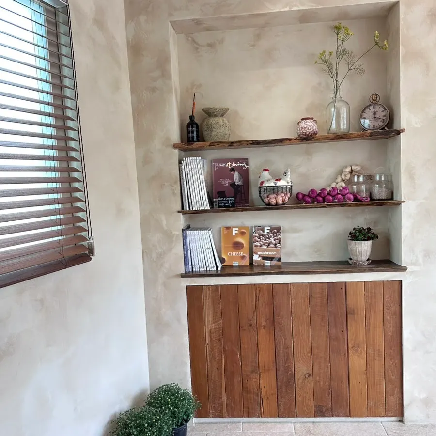 Table suited for family or friends