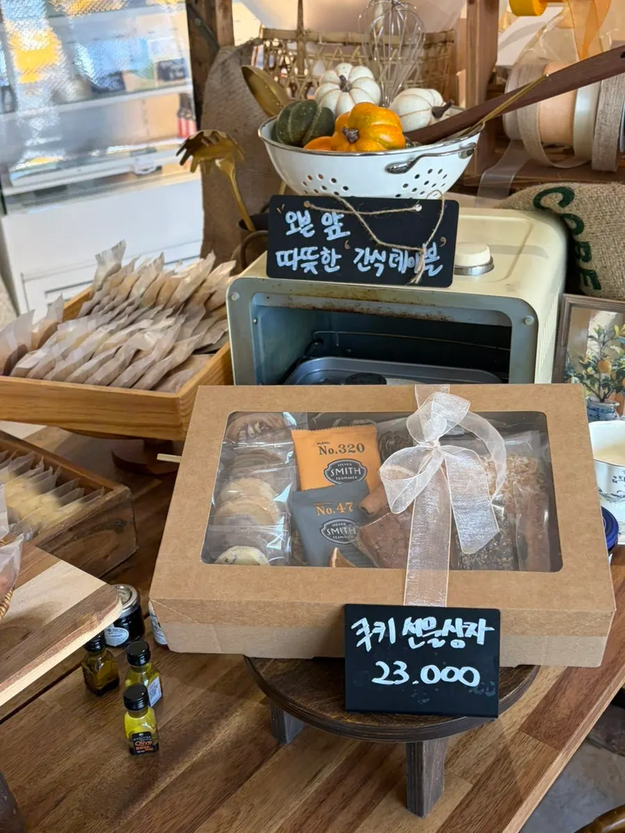 만달리 투고 샌드위치 샐러드 가격표