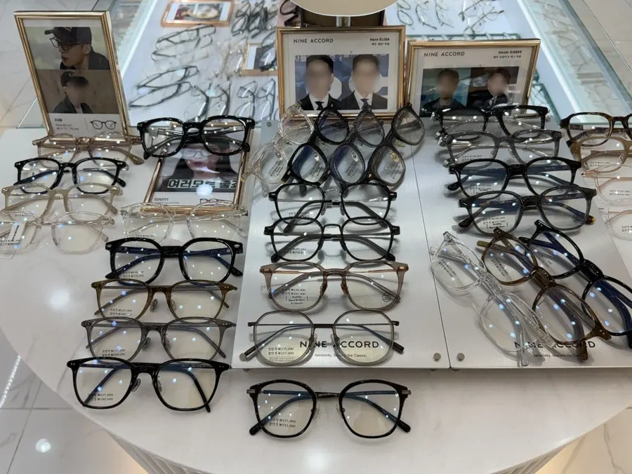 Various frames prepared in the store