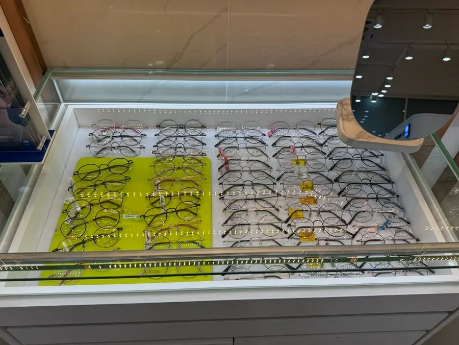 The area for browsing kids' glasses