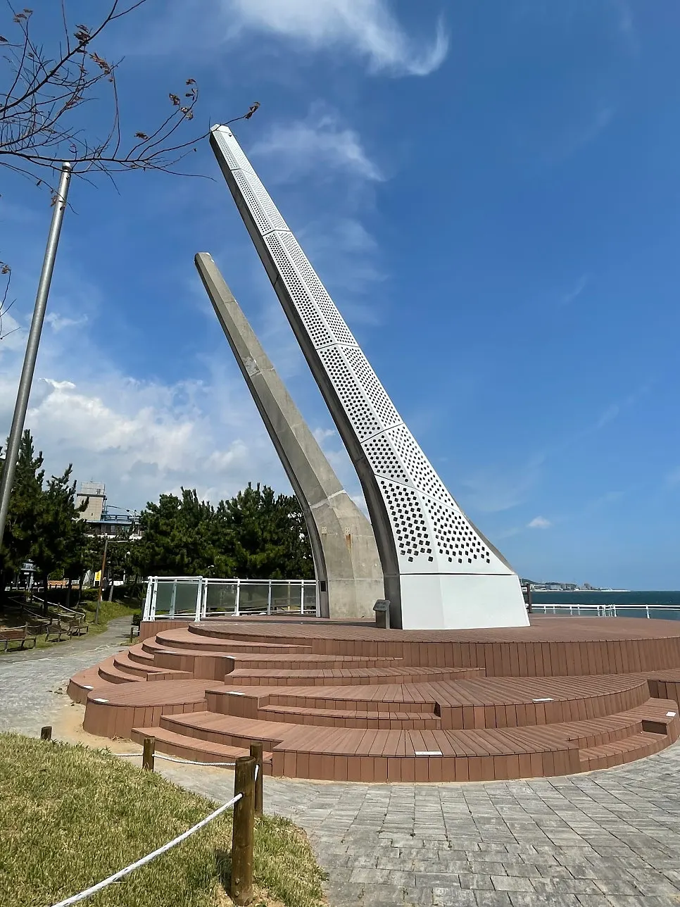 Exterior of Riverside in front of Sinpyeongso Park