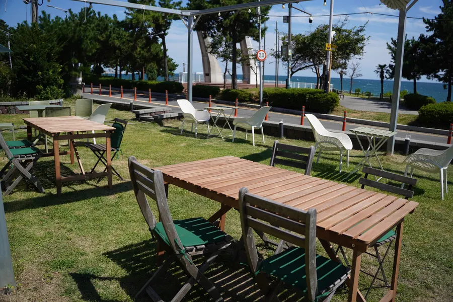 View around the restaurant entrance