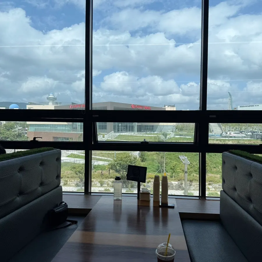 Table seating at Dongam Tteokgalbi