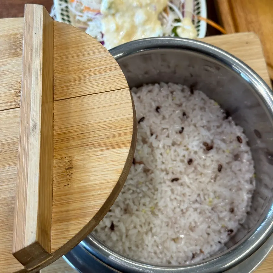 Basic side dishes with the tteokgalbi set meal