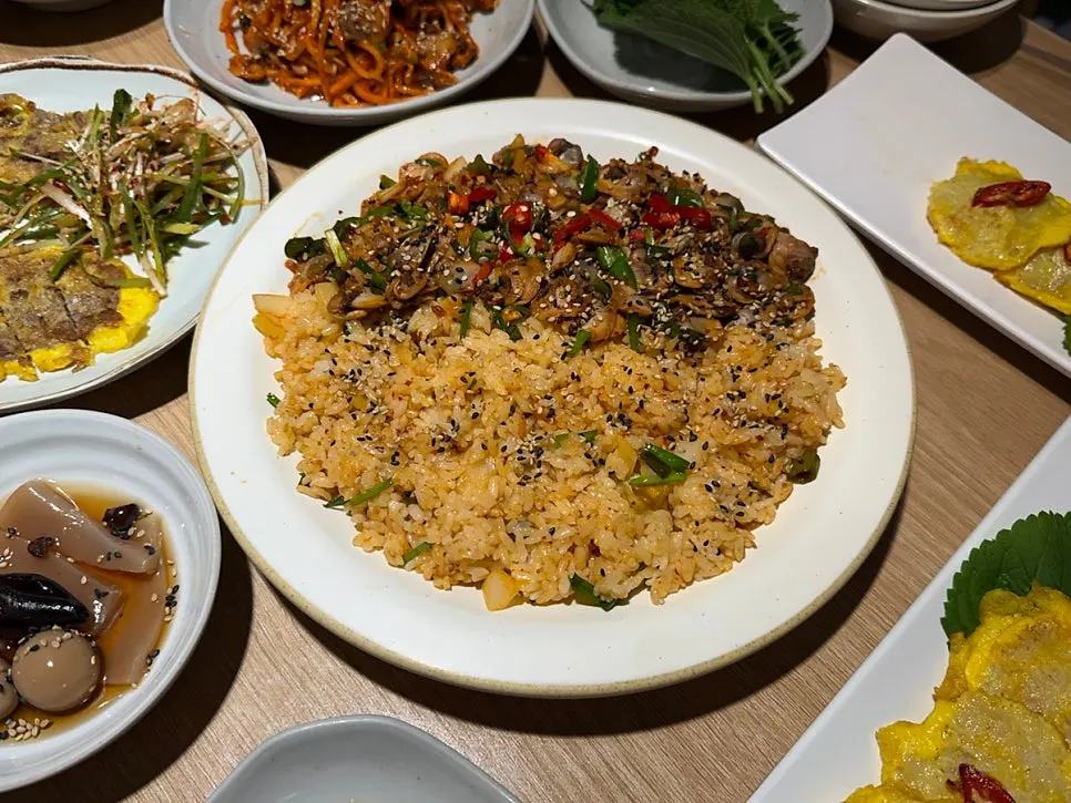 Cockle bibimbap at Kkomak Hansang