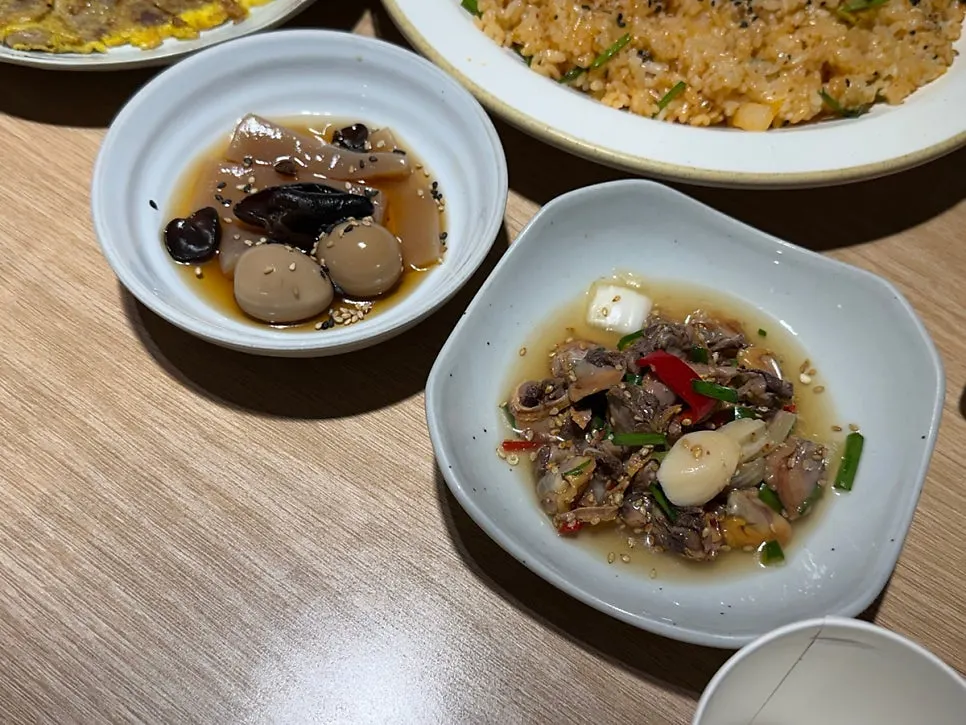 Perilla-leaf wrap with cockle bibimbap