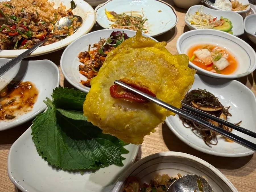Side dishes including braised quail eggs