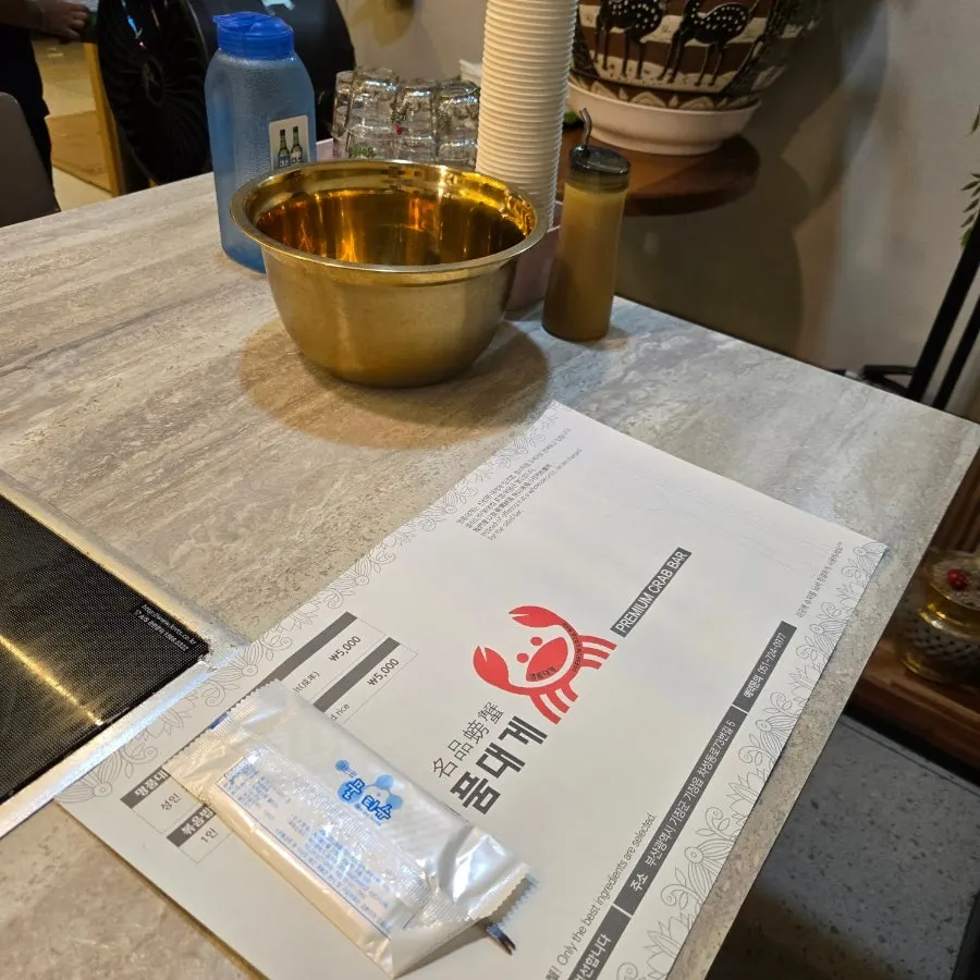 수조에서 고른 킹크랩 모습