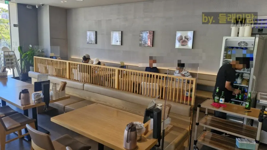 Wall-side seating for five