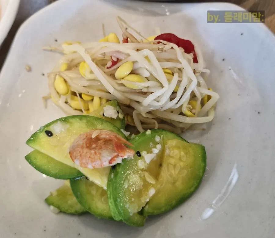 Side dishes served with the set