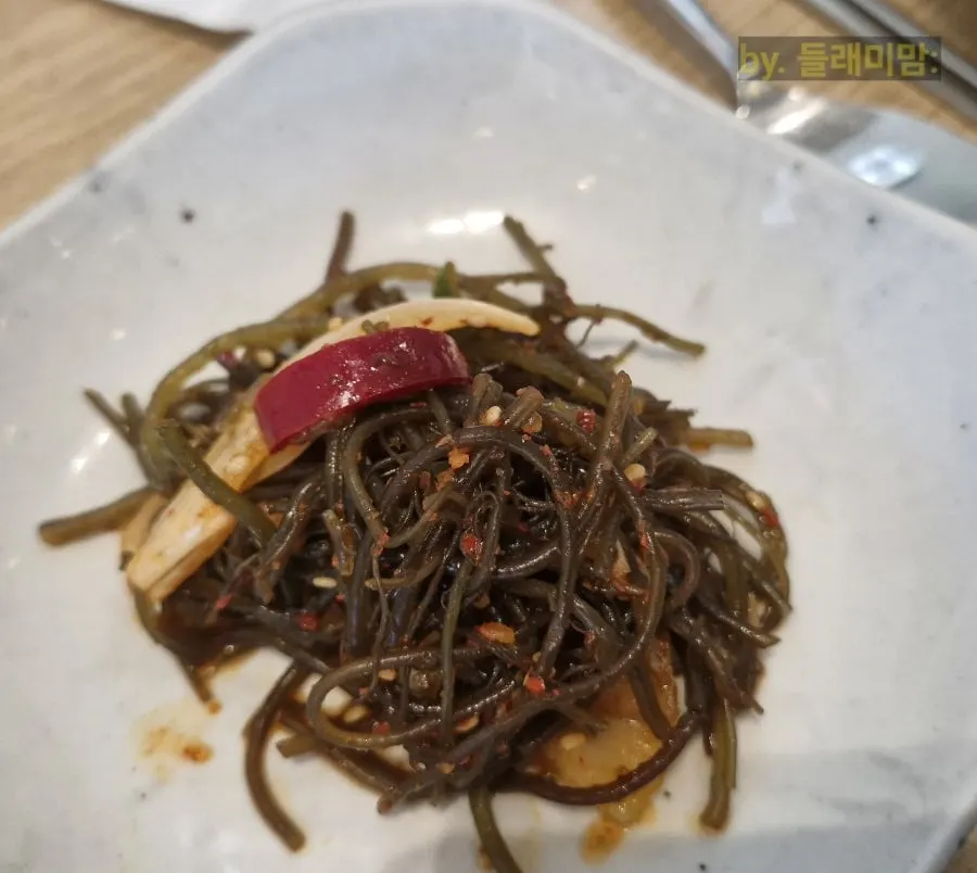 Soy-sauce-based seasoned cockle side dish