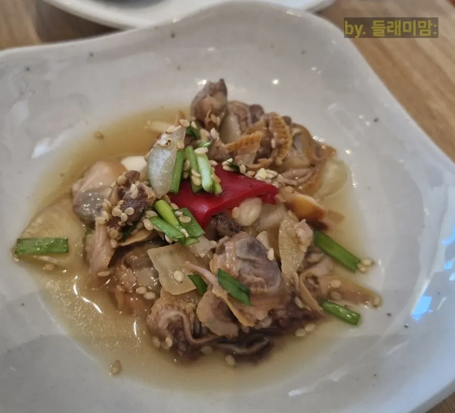 Salty-savory seasoned cockle side dish