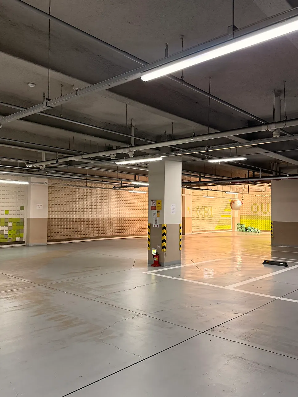 Entrance to Kkomak Hansang Gijang Main Branch on the 1st floor of Morning City
