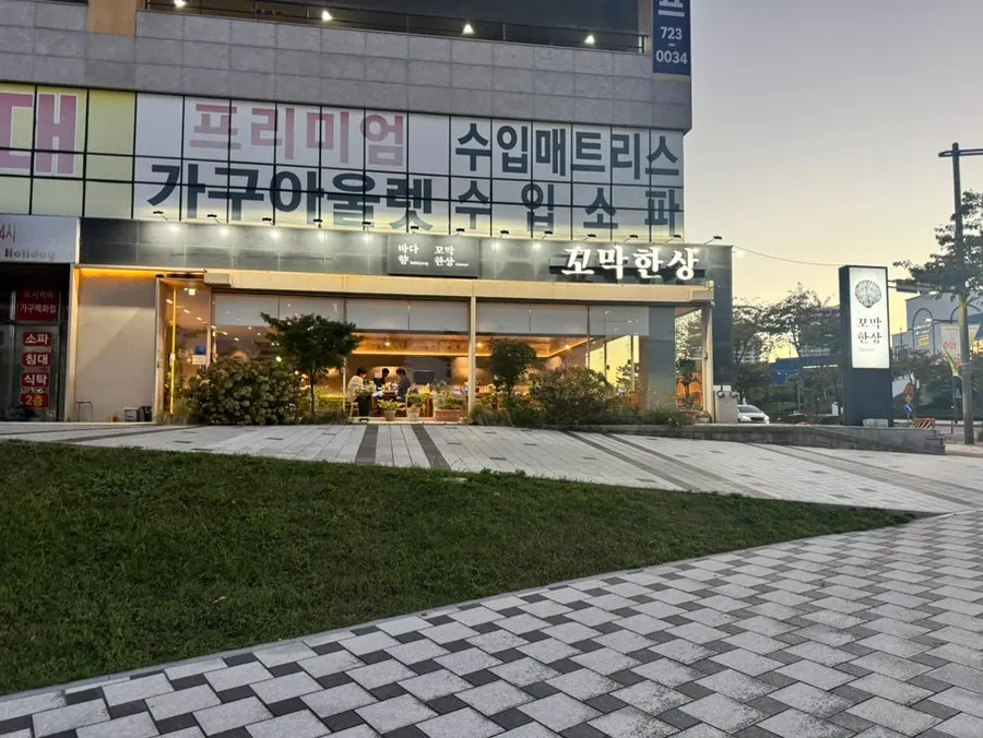 조용한 분위기의 부산 기장 거리 풍경