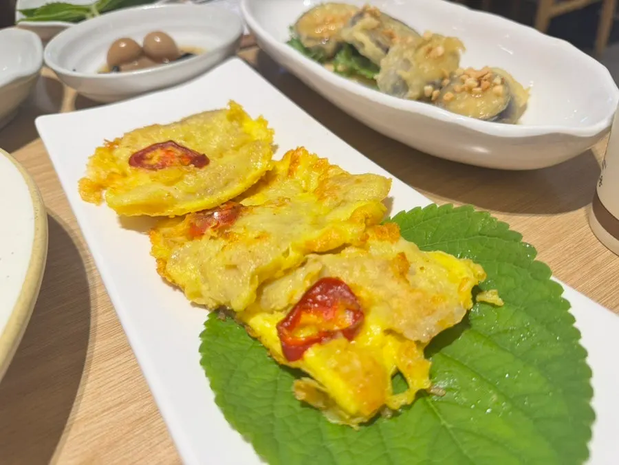 반은 볶음밥 반은 꼬막무침인 꼬막볶음밥