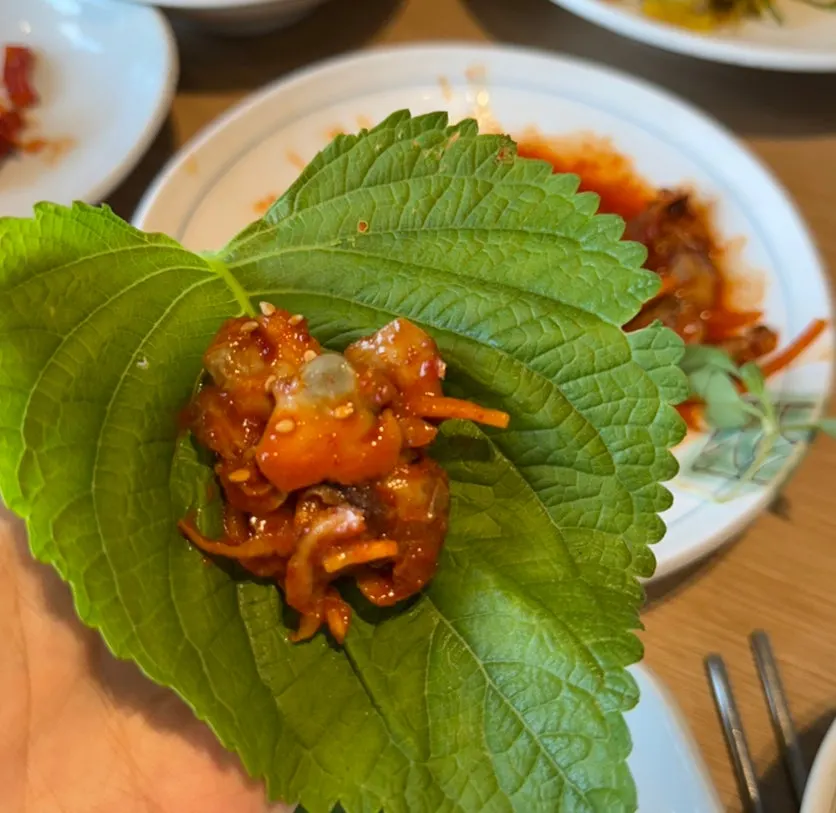 Sweet-and-sour cockle salad and yukjeon