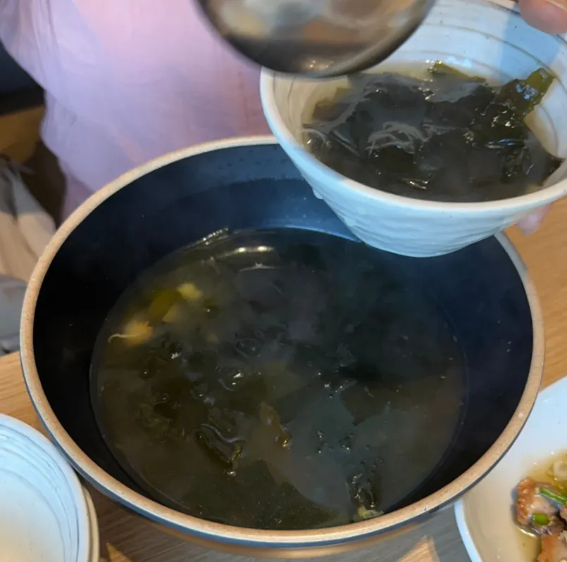 Cockle bibimbap and seaweed soup