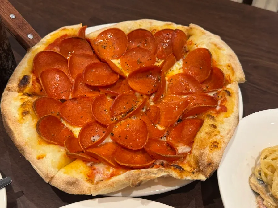 Freshly baked pepperoni pizza