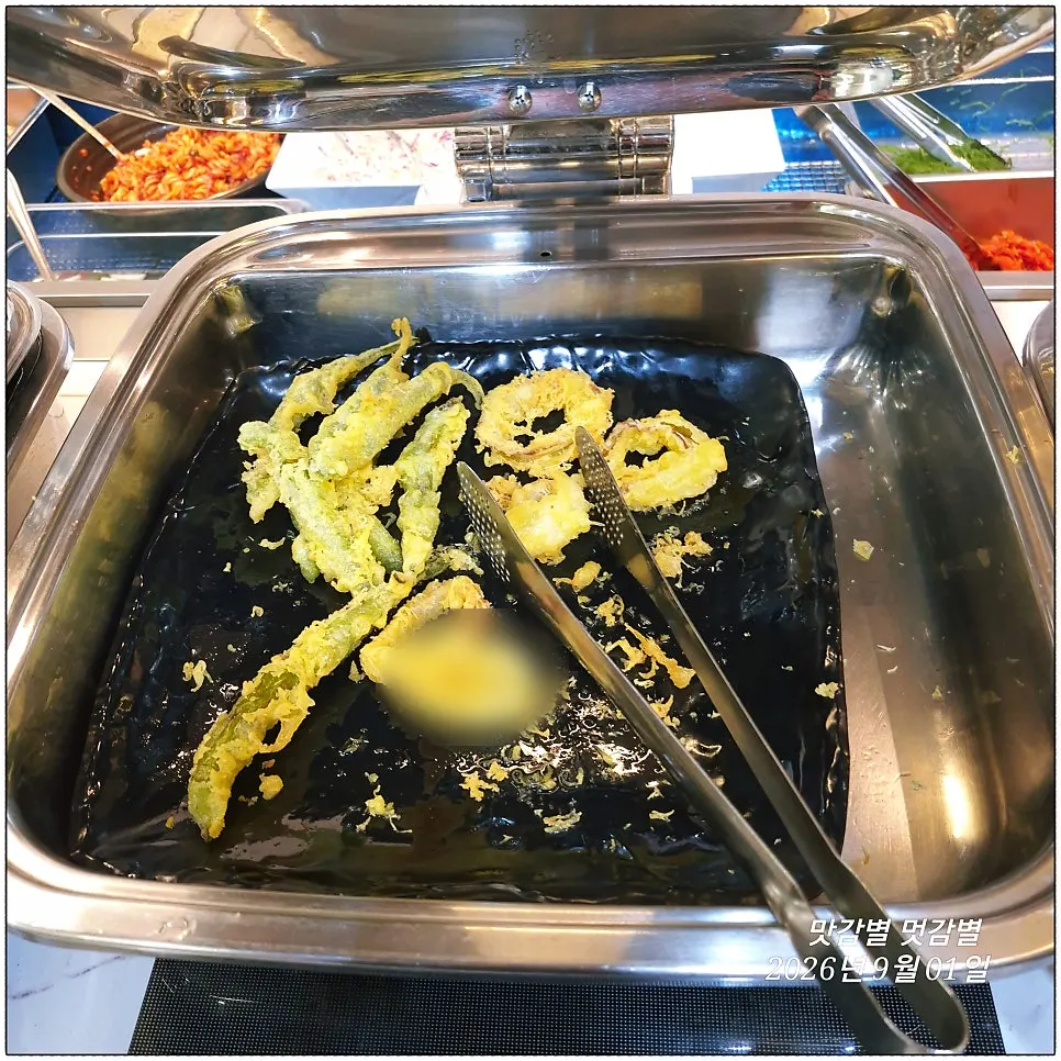 Side dishes and salad laid out at the self-serve bar