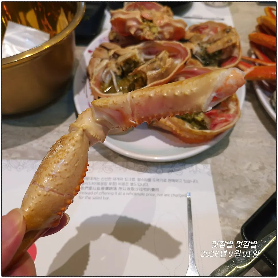 A crab plate being kept warm on an induction burner