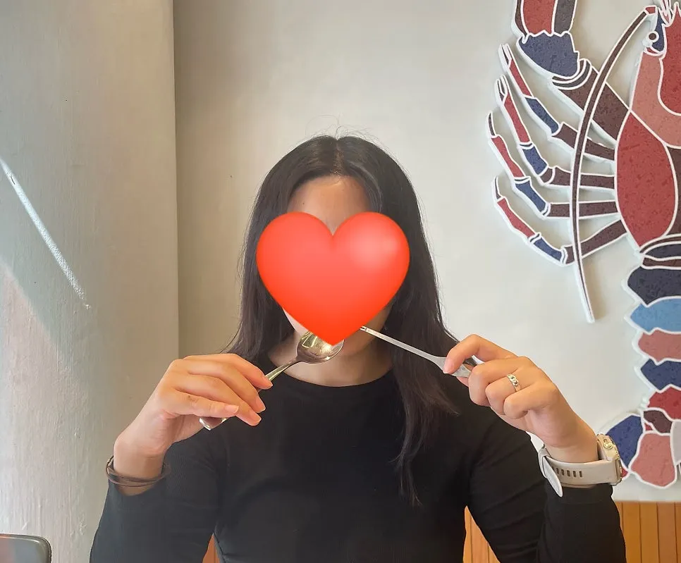 샐러드 류산슬 메추리알 등 셀프바 반찬 접시