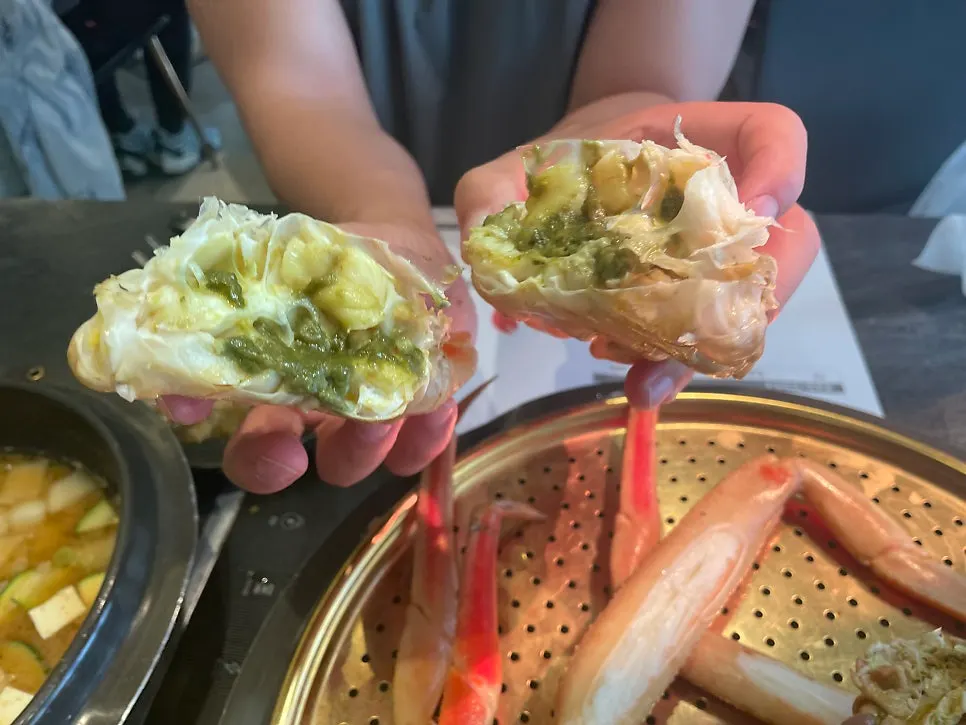 게장에 찍어 먹는 대게 살
