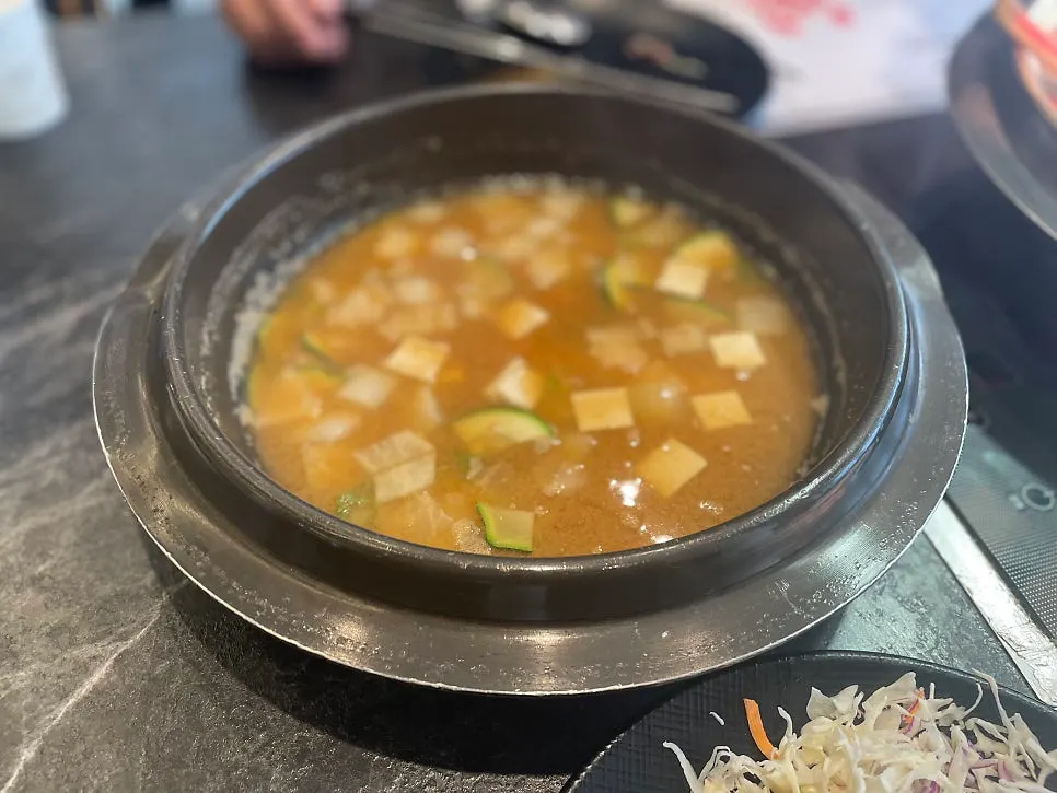추가 주문한 게딱지볶음밥