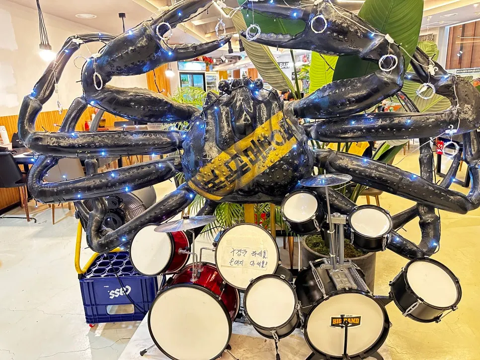 機張名品大蟹2階ホールの内部
