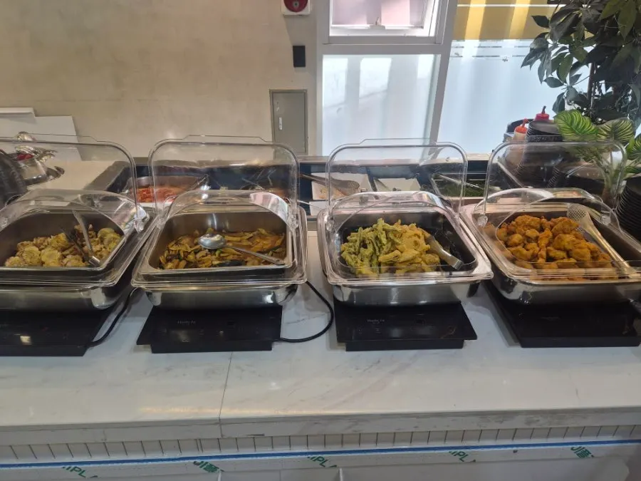 셀프로 가져다 먹는 밑반찬 코너