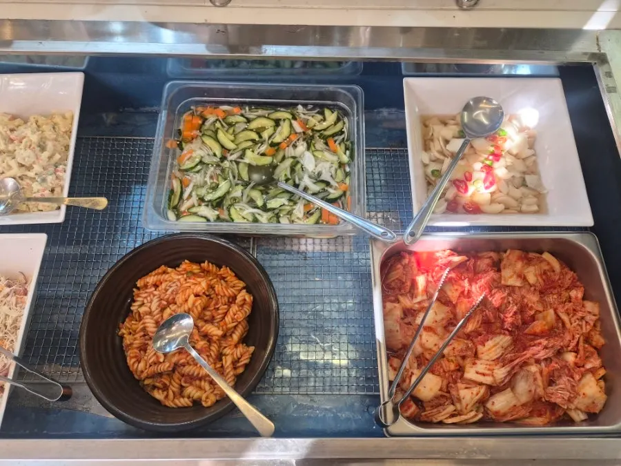 대게 기다리며 맛본 반찬들