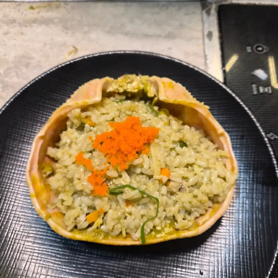 살이 큼직한 대게 집게다리