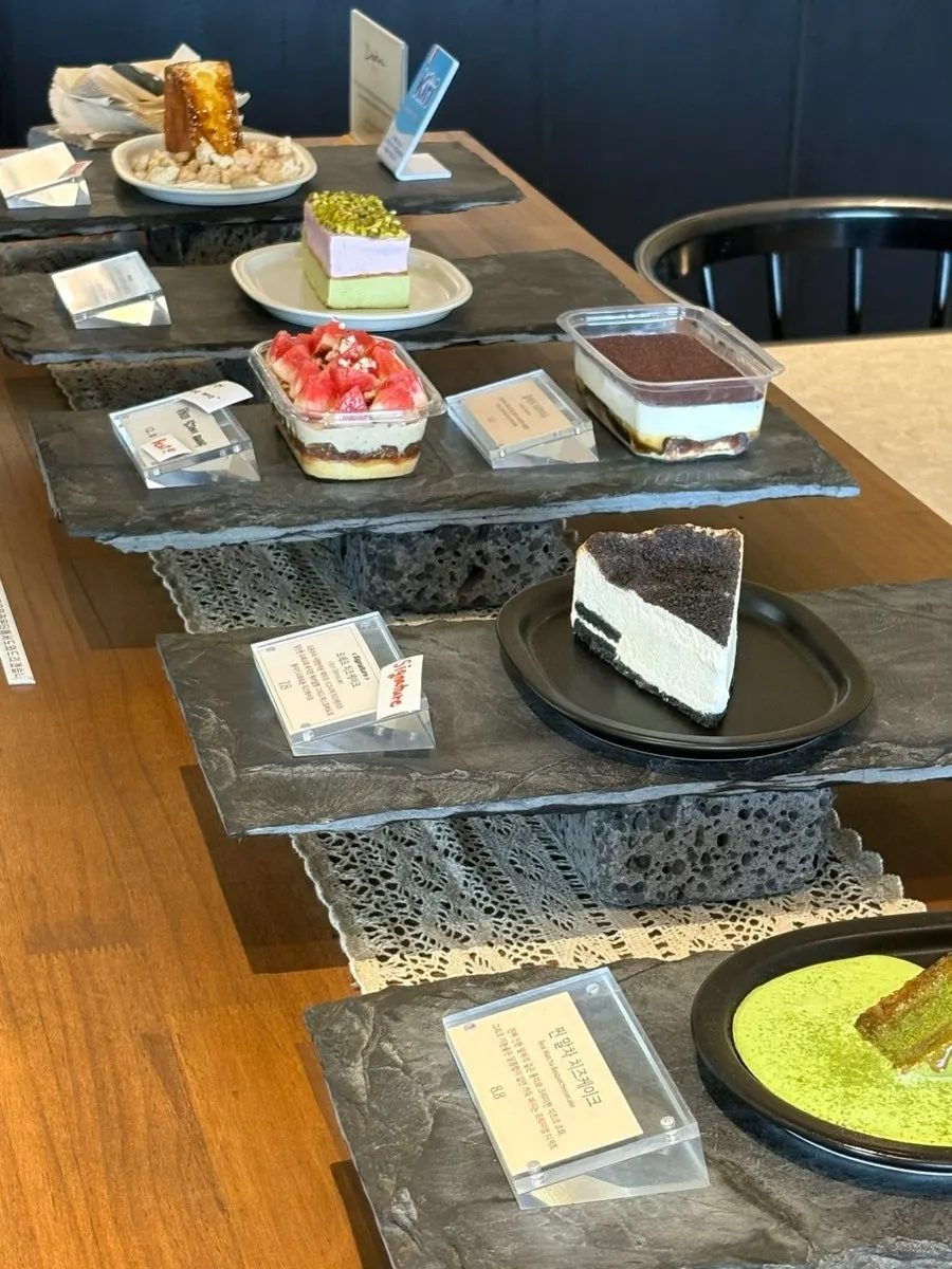 Dessert display models greeting visitors at the entrance