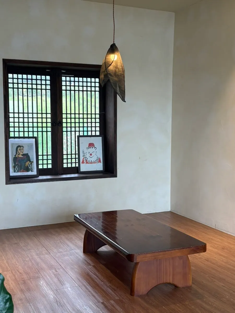 Atmospheric interior of the Deokmi annex