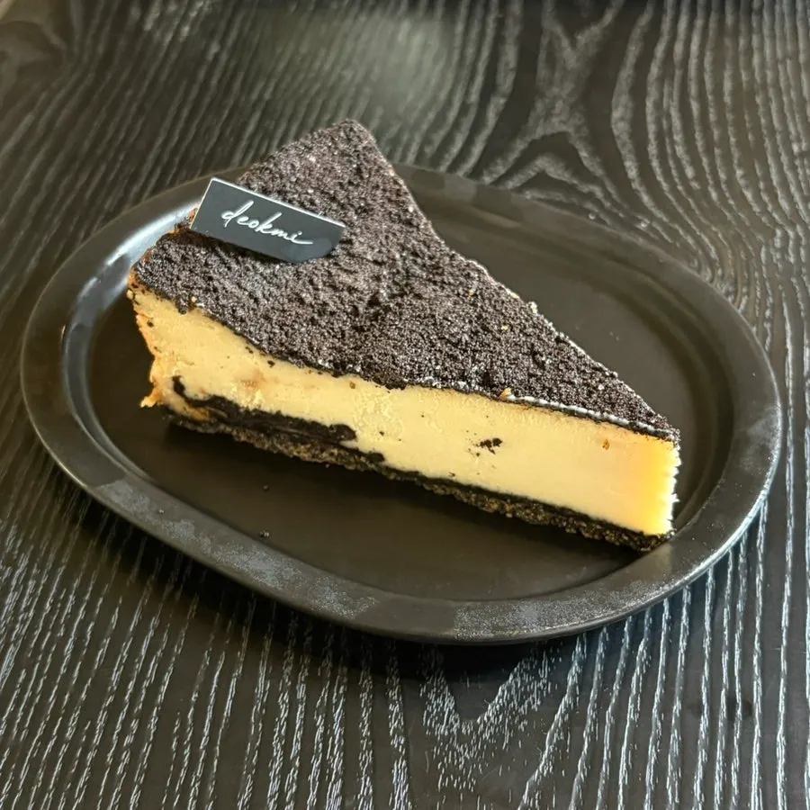 Oreo cheesecake that pairs well with an Americano