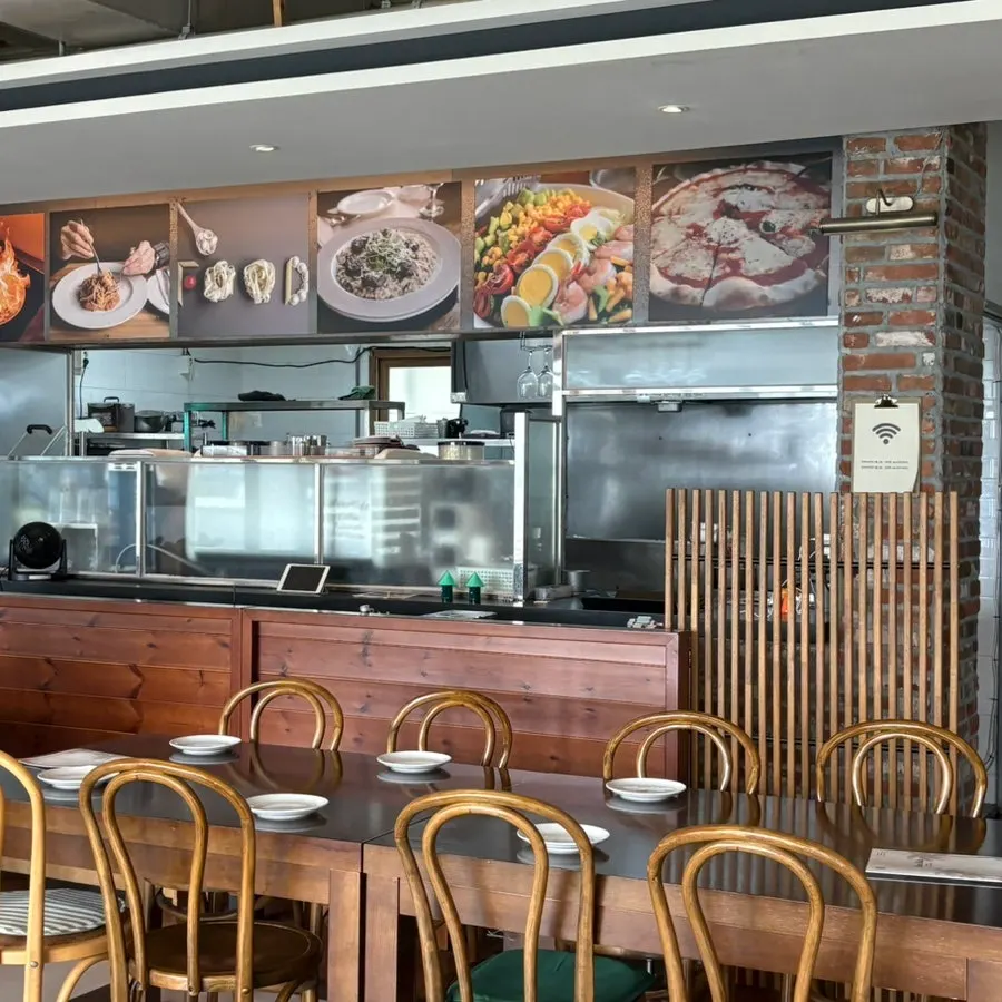 Riverside restaurant information