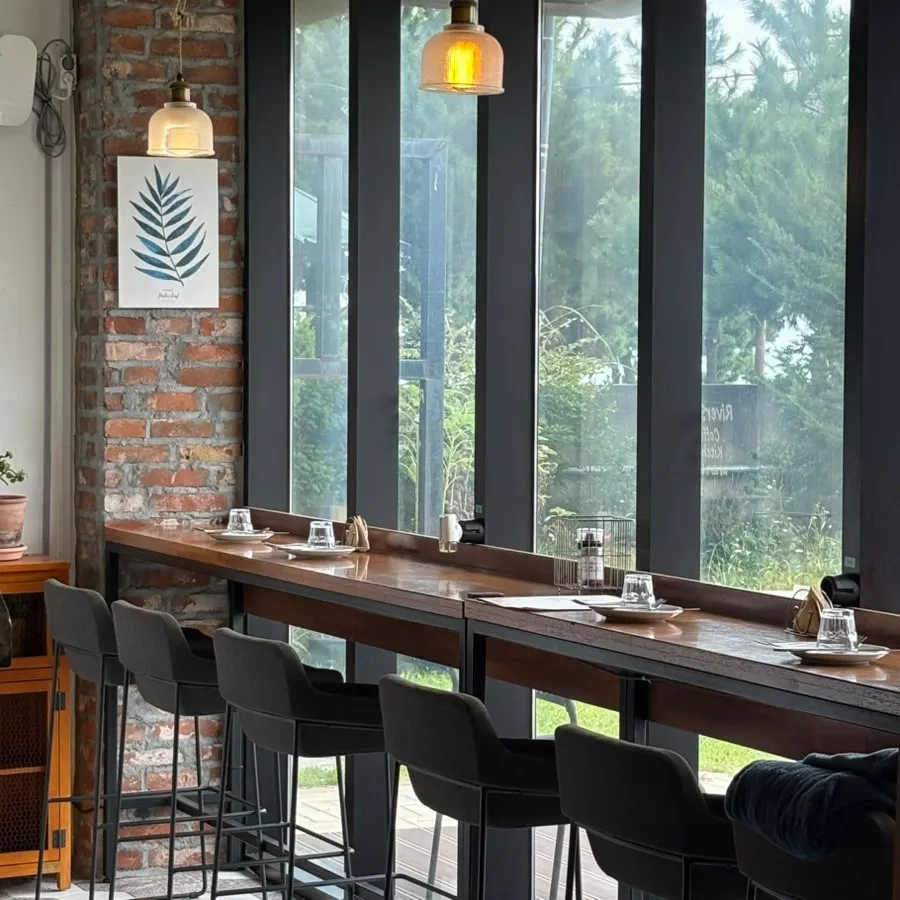 Brown-toned Riverside interior