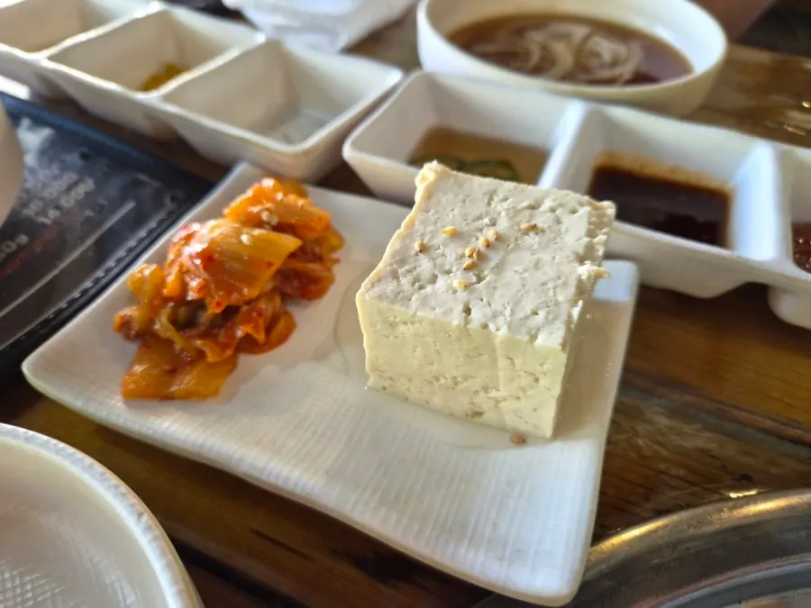 Basic side dish plate including tofu kimchi
