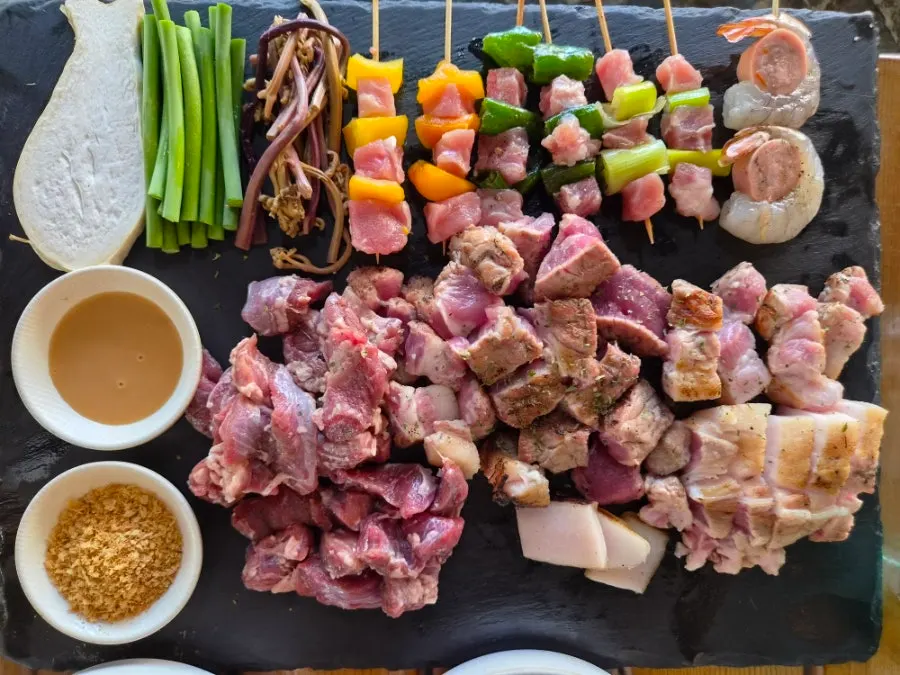 Aged pre-grilled pork and handmade skewers 3-person set