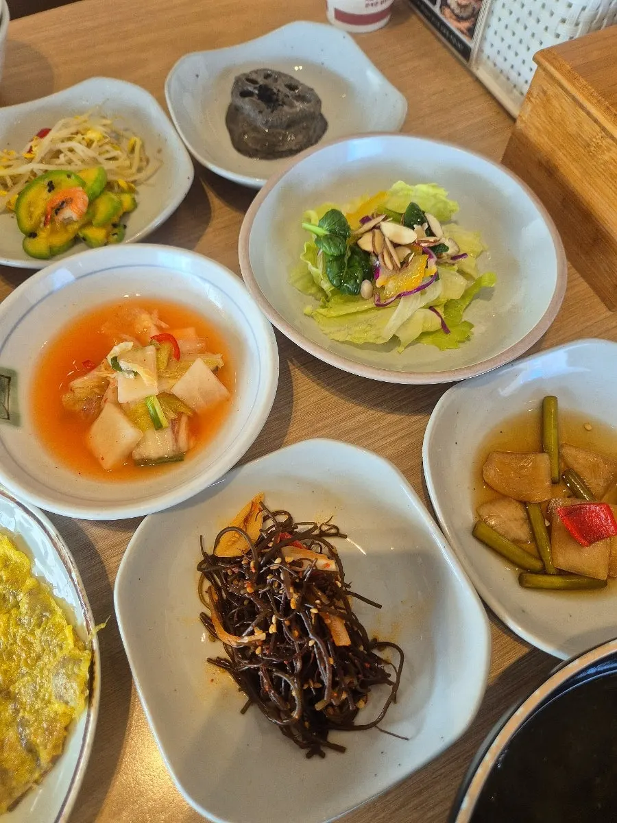 Side dishes including acorn jelly and braised quail eggs