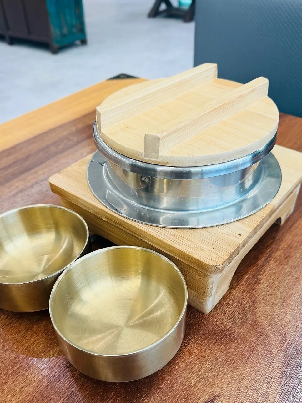 Hotpot rice and basic side dishes served before ordering