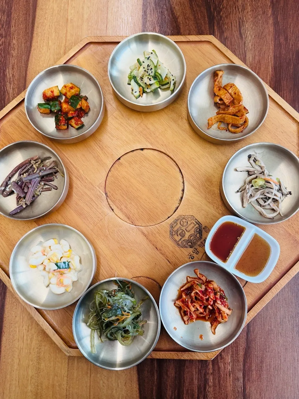 Dongam Tteokgalbi's basic side dish spread