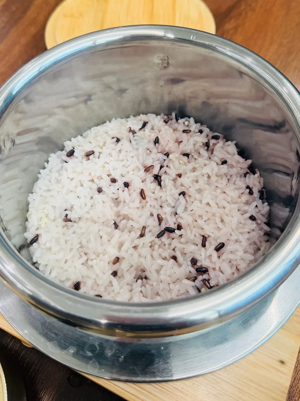Freshly cooked hotpot rice at Dongam Tteokgalbi