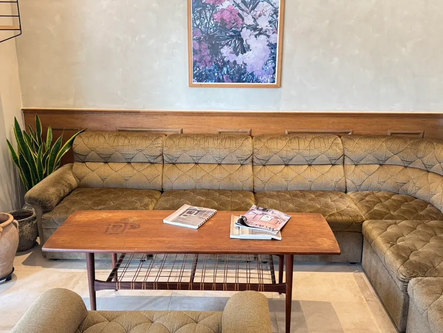 Calm interior atmosphere at Bueokgan