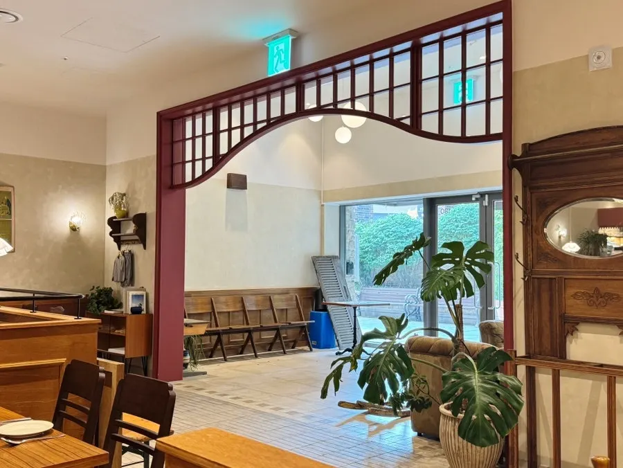 Full view of the Bueokgan dining hall