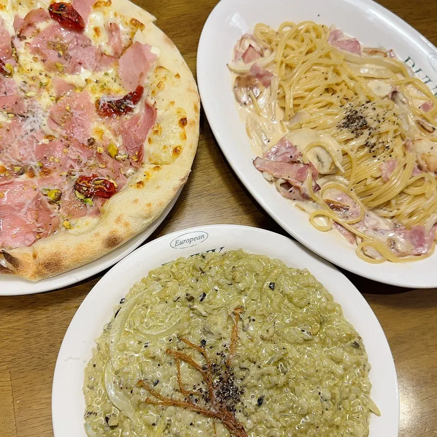 Full family spread of pasta, risotto, and pizza