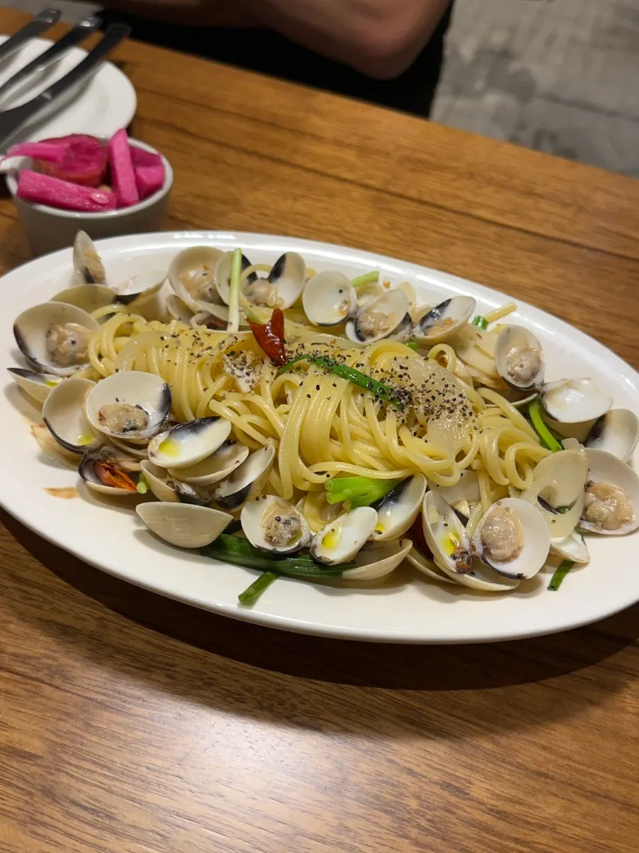 Close-up of vongole pasta topped with clams
