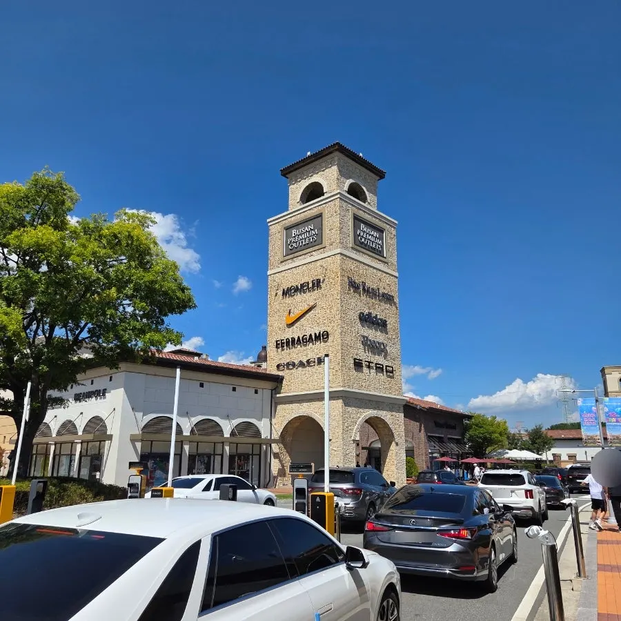 Heading to Shinsegae Simon Busan Premium Outlets on a weekend